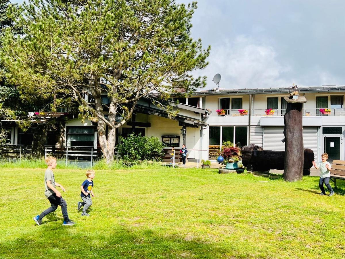 Landhotel Tanneneck - Ideal Fuer Gruppen, Familien Und Hunde Леффінген Екстер'єр фото